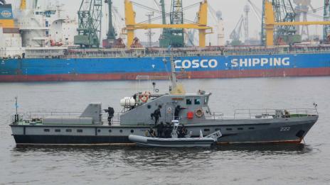 Морски тюлени обезвредиха кораб нарушител във Варна(Снимки)