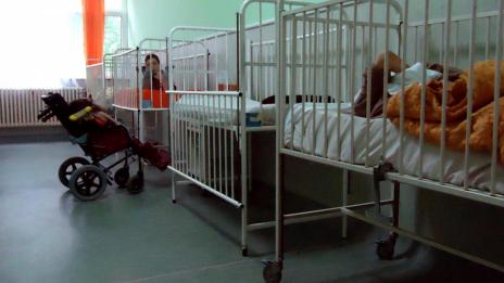 Близо един милион деца в Европа живеят в институции