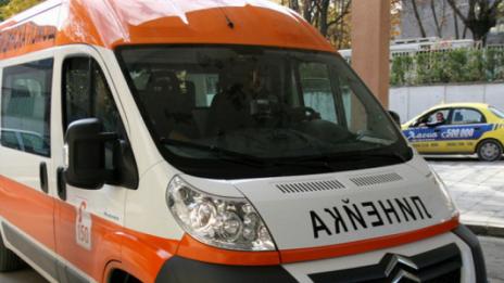 Велосипедист бе блъснат от кола, няма опасност за живота му