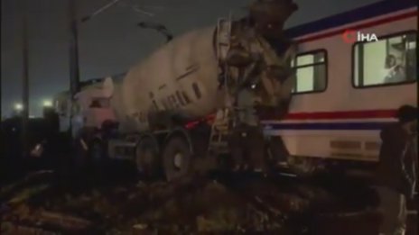 Бетоновоз се е сблъскал с нощния влак Истанбул - София