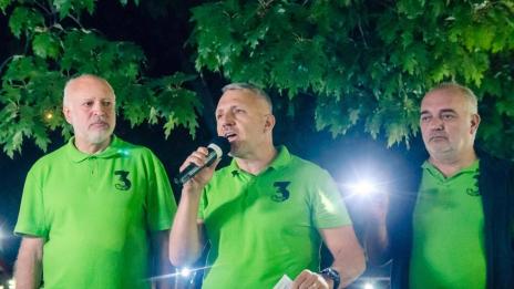 Протестиращи захапаха злостно "Отровното трио": Къде са дарените пари?