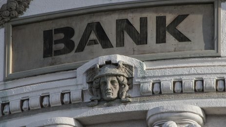 Банки искат 15 лева такса за обвяна на евро за потребители, които не са техни клиенти? 