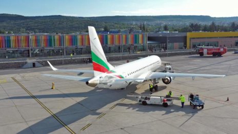 Варненското летище става на 74 години