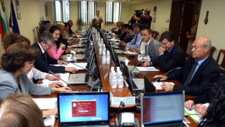 И съдиите подкрепят старите текстове за промени в Конституцията