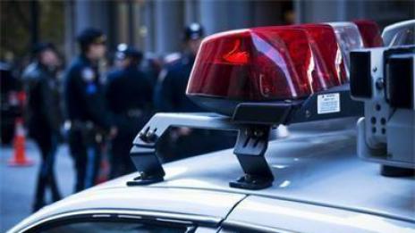 Въоръжени държат заложници в предградие на Париж