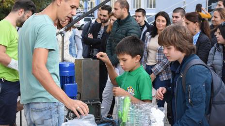 Заработи работилница за преработка на пластмасови капачки във Варна