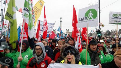 Да изметем режима: Унгарците отново на протест