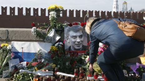 Арестуваха двама от дошлите да почетат паметта на Борис Немцов