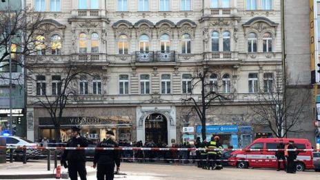 Мъж се самозапали в центъра на Прага