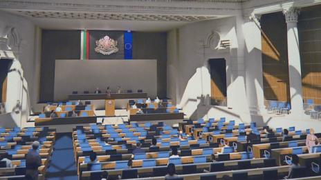 Депутатите влизат в нова пленарна зала през септември  