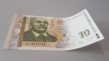 30-годишен опита да подкупи полицай в Провадия с...10 лв.