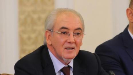 Местан иска в чужбина, обжалва забраната да напуска страната  