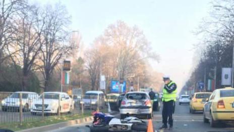 Мотоциклетист предизвикал катастрофата на бул. "Вл. Варненчик"