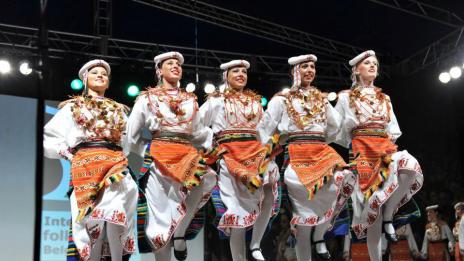 Три фолклорни концерта за варненци до Коледа
