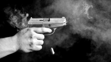 Полицаи стреляха по моторист, опитал да ги прегази