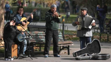 НСИ: На хиляда мъже в България се падат по 1059 жени