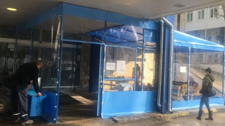 Сложиха шатри на Спешното в МБАЛ “Св. Анна – Варна“