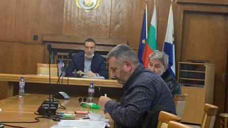Кметът на Бургас алармира, че свършват тестовете за вируса