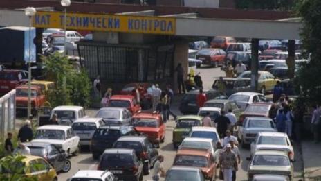 Столичният КАТ топи опашките с удължено работно време