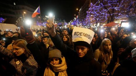 Хиляди на протест срещу премиера на Чехия Андрей Бабиш