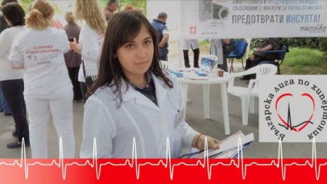 Мерят безплатно кръвното налягане на входа на Морската градина