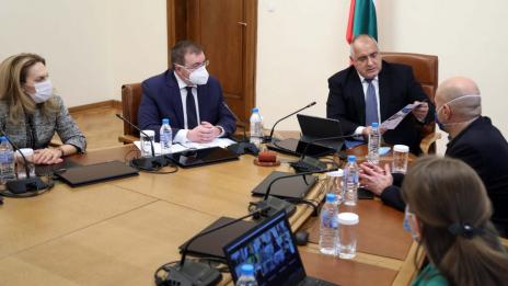 Започва подготовката за изпълнение на втората фаза от ваксинацията. Боцкат в старческите домове