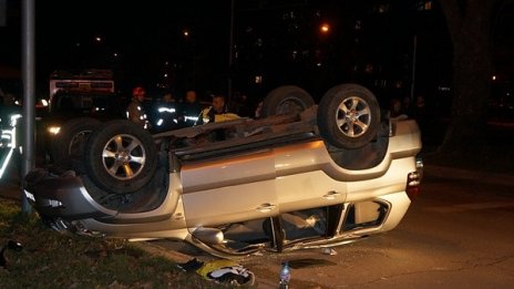 Тийнейджър разходи фатално девойка с джип по черен път 