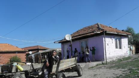 Гърмен призова местните да подслонят роми от незаконните къщи