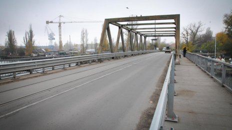 Портних пусна пост: Тръгва спешен ремонт на двете промишлени зони на Варна