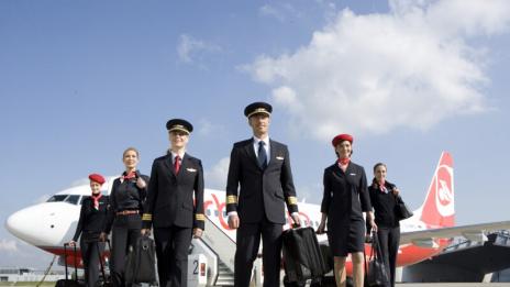 Пилотите и мениджърите на Air Berlin се съгласиха на орязването на заплатите