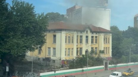 Горя още една емблематична за Варна сграда