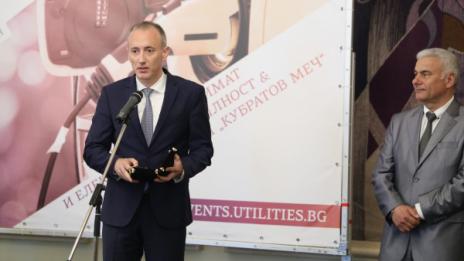 Все повече ученици искат да учат в парaлeлки за електромобили