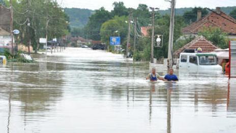 След бедствието: Водата се оттича, но липсва храна