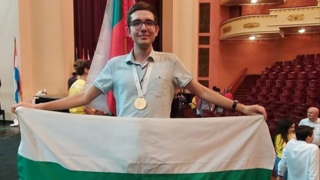 Петър и смяната на пола... Той е IX клас, вторият най-добър биолог в света!