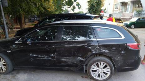 Удариха няколко коли на ул. "Радост" във Варна