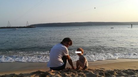 Потомък на варненски театрали има нужда от лечение. Да му помогнем!