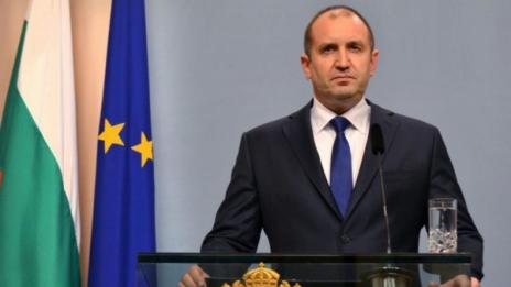 Президентът помилва 2 затворника, опрости 55 бона дългове