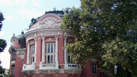 Търсят нов шеф на театъра и операта във Варна