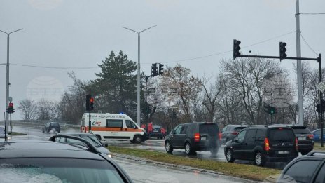 Задръстване в Добрич заради катастрофа с линейка