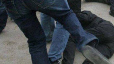 Похитиха мераклия, свалиха го, биха го! Той им се изплъзна и цоп в язовир