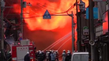 Огромен пожар погълна 140 сгради в Япония (ВИДЕО)