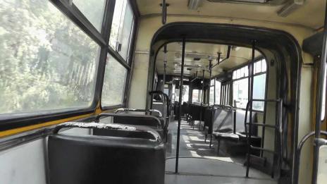 Врата на градски автобус затисна крака на пътник във Варна