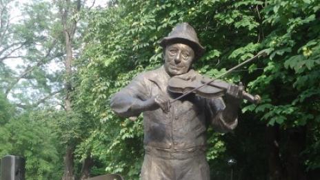 Откриха паметника на Тодор Колев в Шумен
