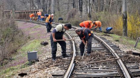 Делът на автомобилния транспорт расте, а на железопътния намалява