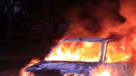 Запалена кола подпали още две в Добрич. В ареста - 36-годишен пироман