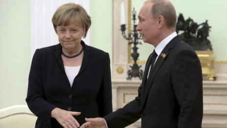 Путин иска Меркел свалена, дава всичко от себе си