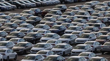 В кризата нашенецът вади пари за нова кола, брои над 50 бона. Какво си купува?