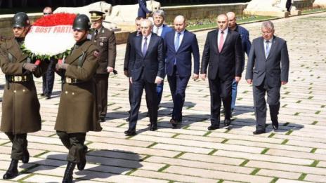 Турция посрещна Местан. С почетен караул...