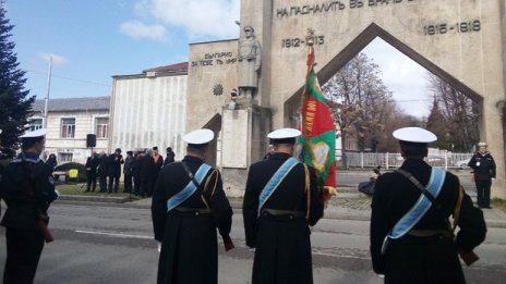 Затварят едното платно на основен варненски булевард утре