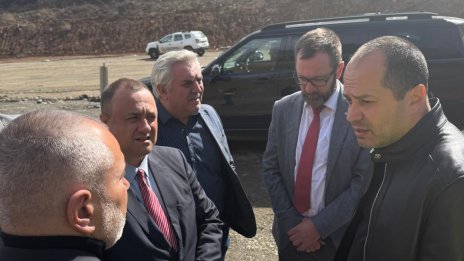 ПП поиска оставката на шефа на АПИ